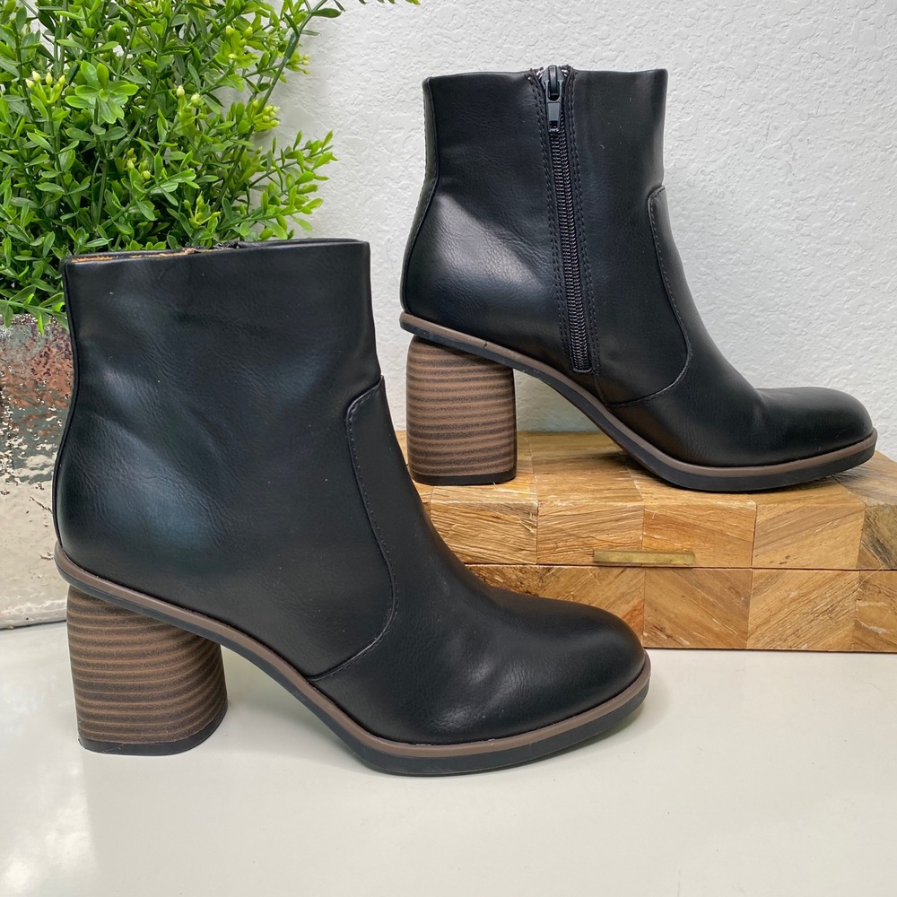 Korks Destiny Black Ankle Boots Round Toe Stacked‎ Heel Zipper Faux Leather 6.5